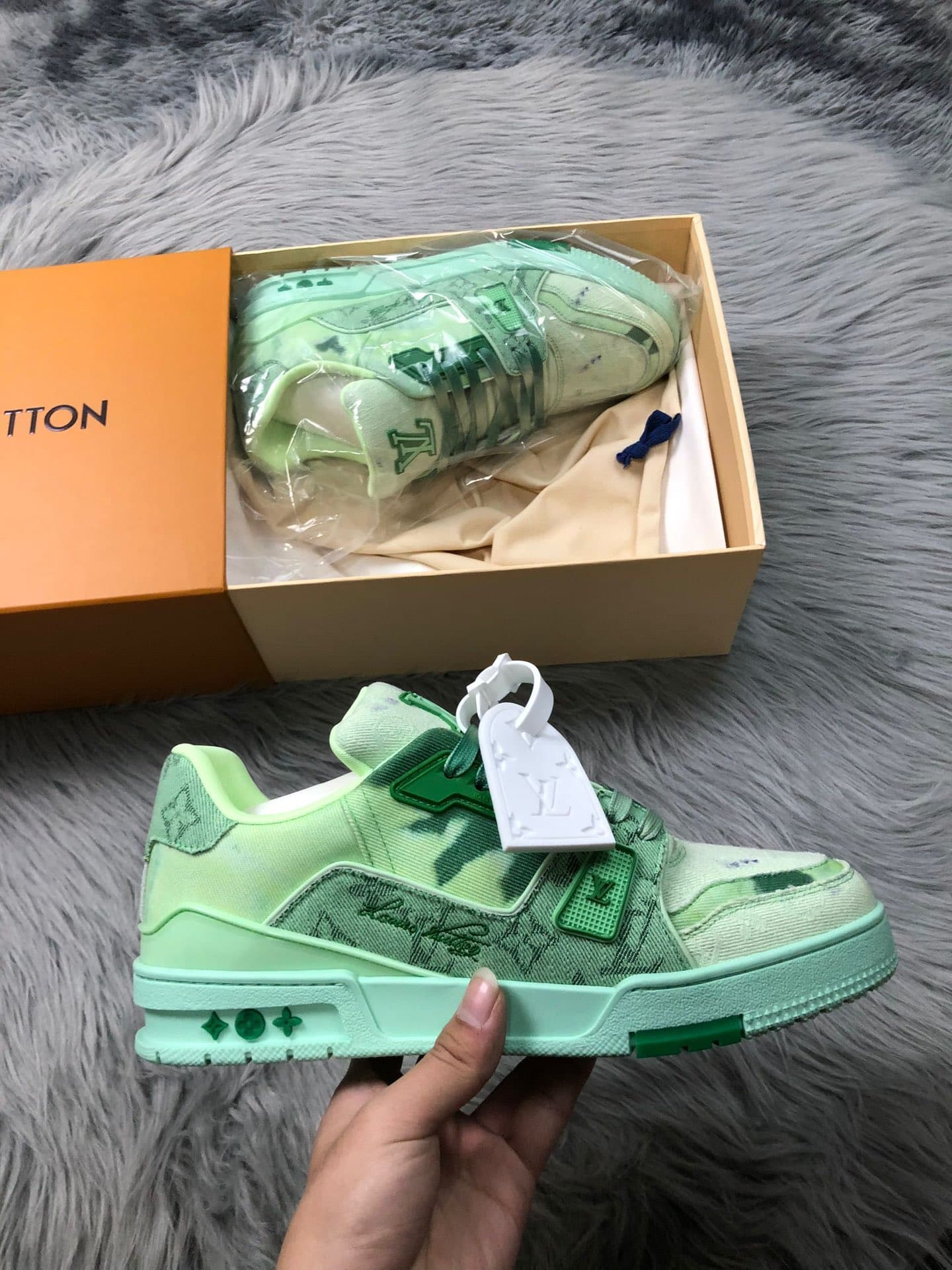 Louis Vuitton LV